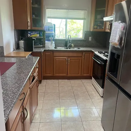 Charming 2-Bedroom And 1 Bathroom House In Wonderful Oakland With Wifi,